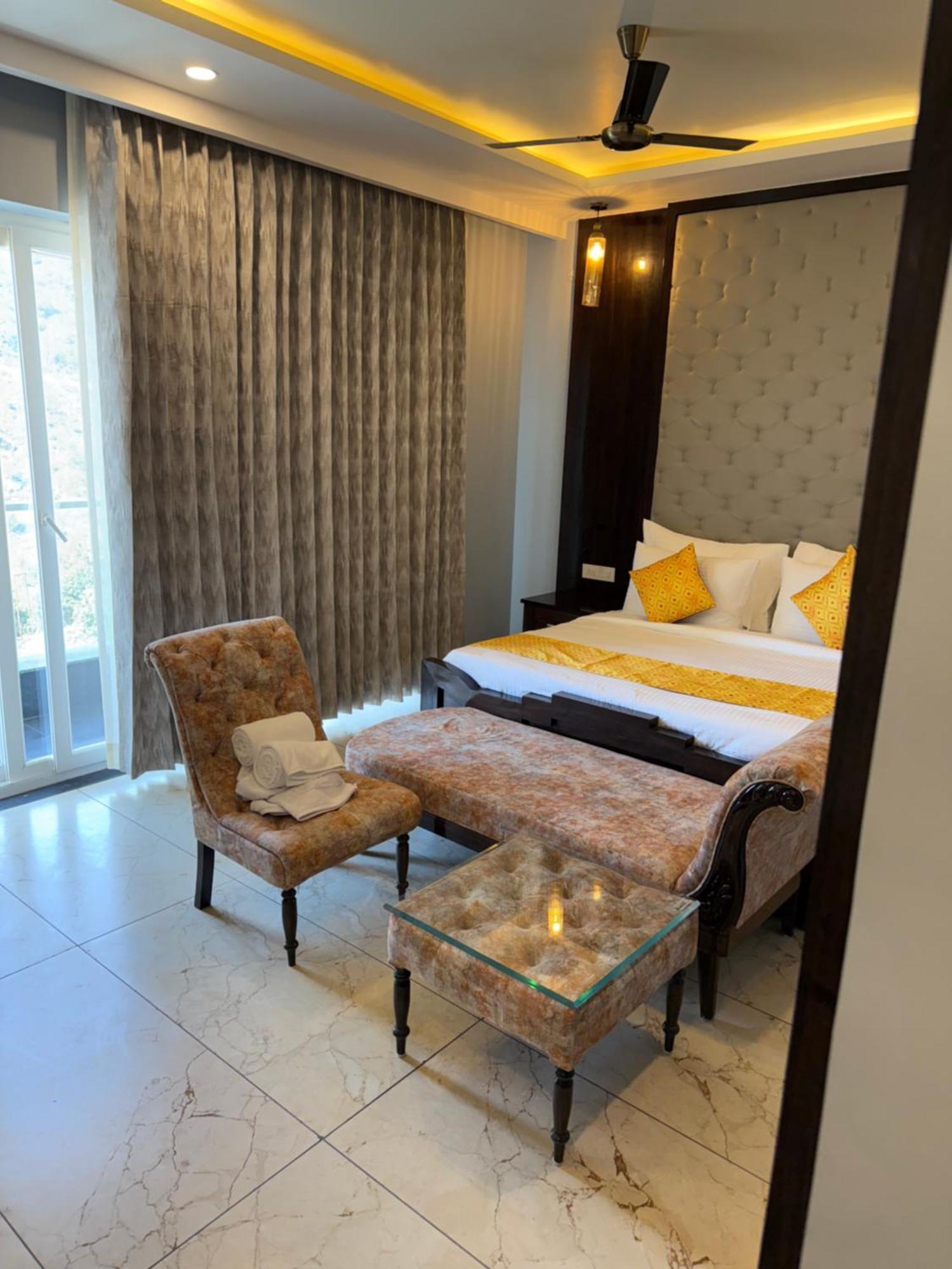 Sterling Kastoori Rudraprayag Hotel Buitenkant foto