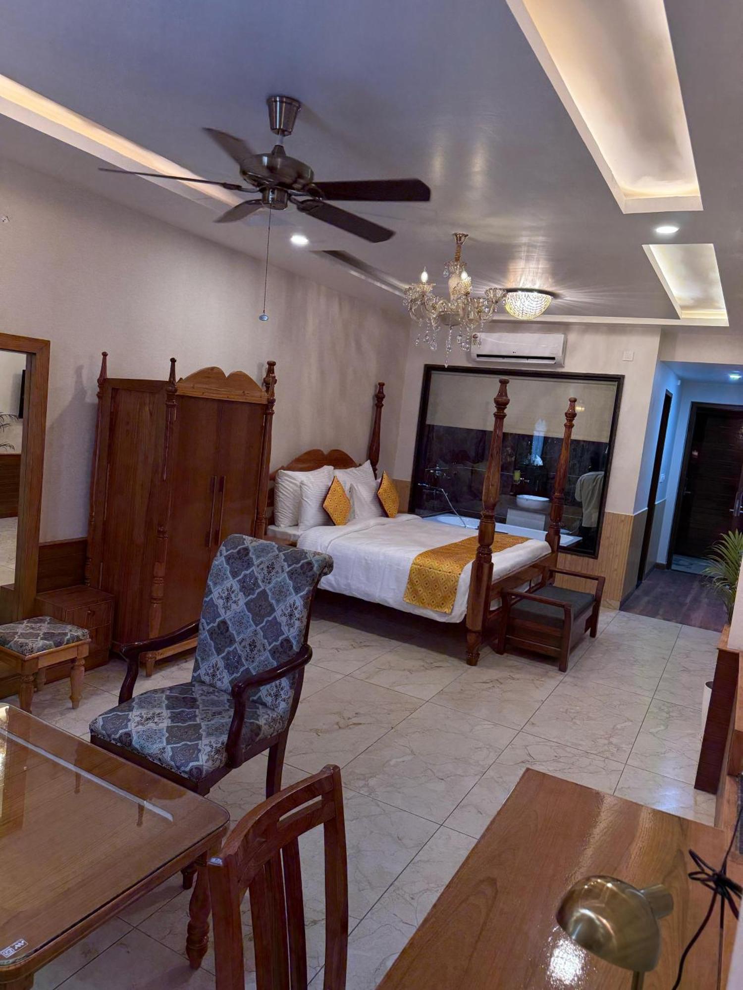 Sterling Kastoori Rudraprayag Hotel Buitenkant foto
